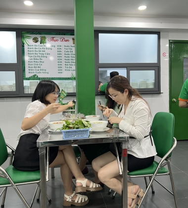 Khách Hàng Thưởng Thức Bữa Ăn Trưa Cùng Quán Uyên !!